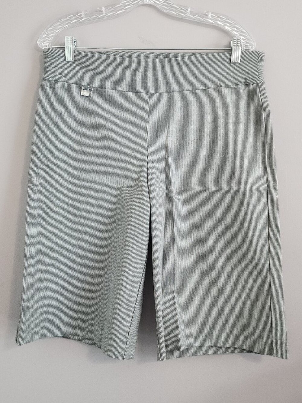 Attyre Black and White Pull-on Bermuda Shorts Size 14